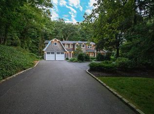 12 Bramble Ln, Melville, NY 11747