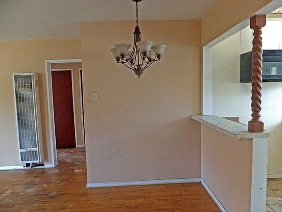 4th image of 9651 Somerset Blvd