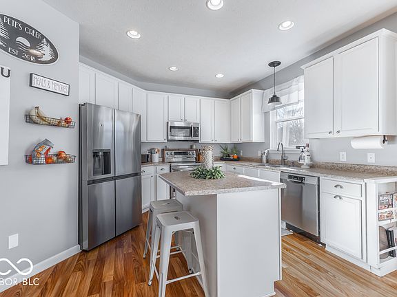3rd image of 1514 Lavender Ln