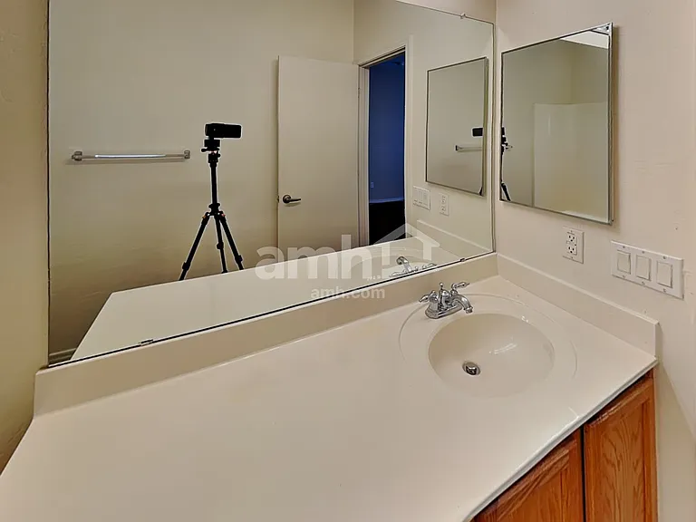 17321 W Tara Ln — Photo 10