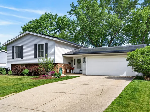 218 Wellington Dr, Crystal Lake, IL 60014
