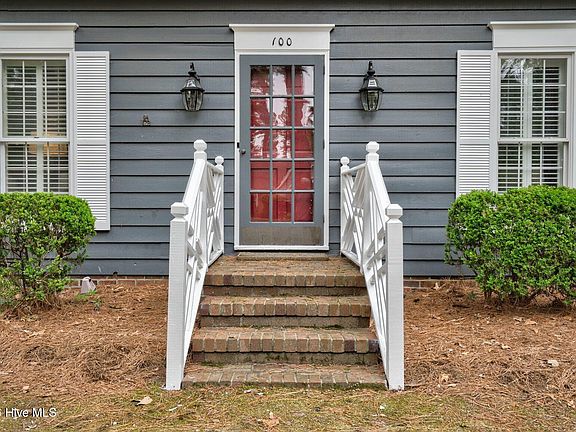 3rd image of 100 Chelsea Court
