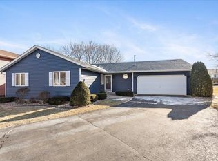 1625 Fireside Ct, Sun Prairie, WI 53590