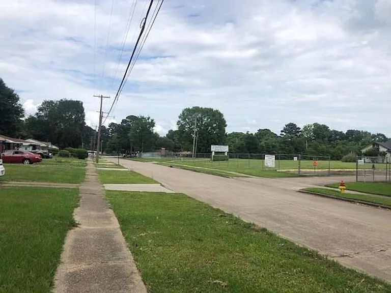 2928 Marquette St — Photo 15
