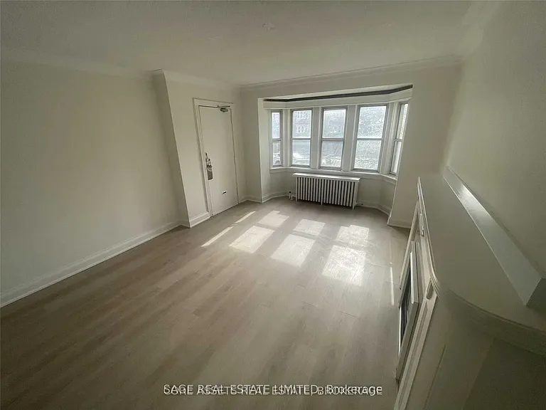 1083 Avenue Rd #4 — Photo 7