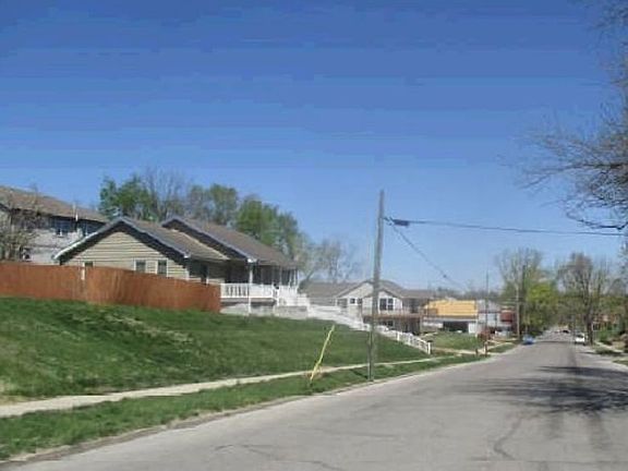 Exterior Neighborhood (street photo)