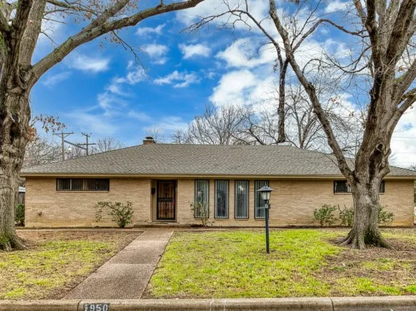 1950 Barron Ln, Fort Worth, TX 76112