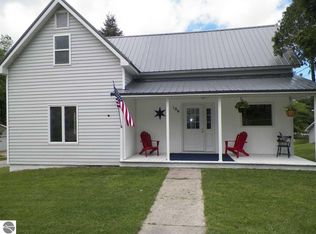 106 S Neilson St, Tustin, MI