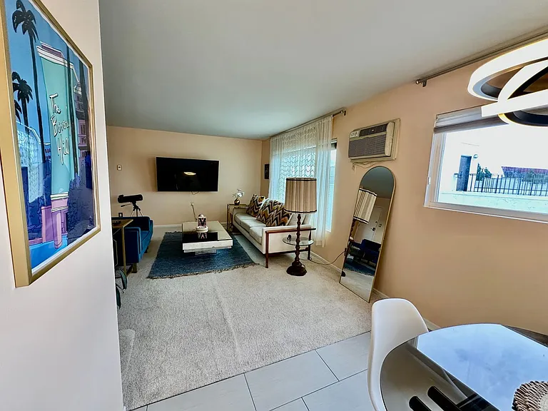 960 Larrabee St #222 — Photo 8