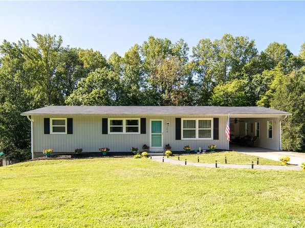 170 N Bowman Rd, Mount Airy, NC 27030