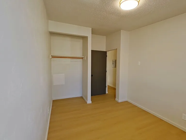 University Manor - Newly Renovated Units just a short walk from Campus! — Photo 71