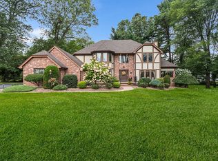 42 Lakeview Cir, Agawam, MA 01001