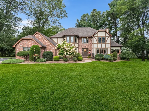 42 Lakeview Cir, Agawam, MA 01001