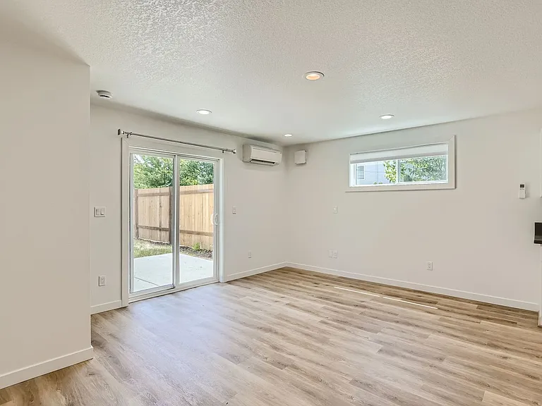 4300 SE 79th Ave — Photo 6