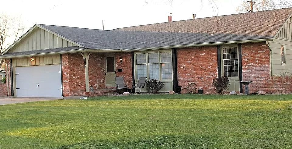 1st image of 812 W 25th Ave