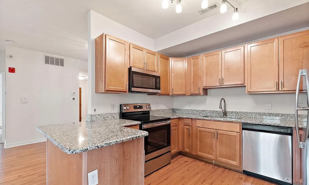 2 bed, 1100 sqft, $2,250 — Photo 2