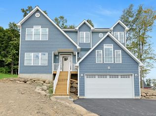 16 McDonald Ct, New Windsor, NY 12553