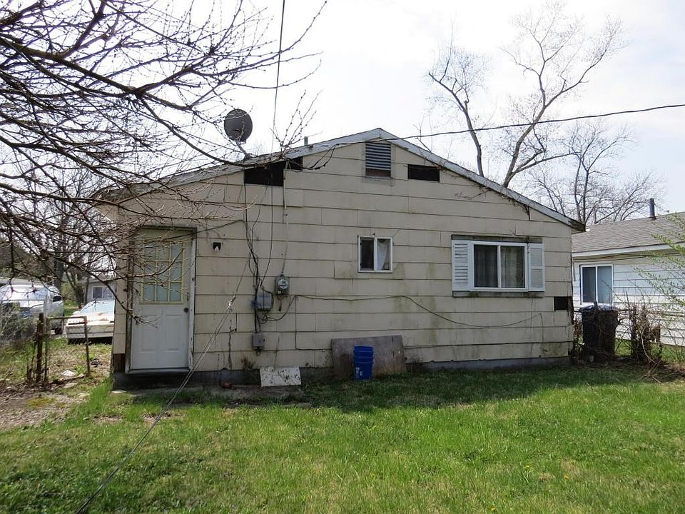 2nd image of 1820 E Blake Ave