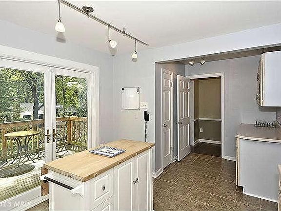 5th image of 807 S Stafford St