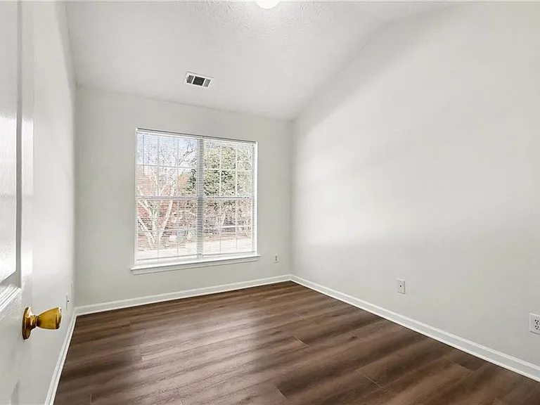 2559 Walden Lake Dr — Photo 16