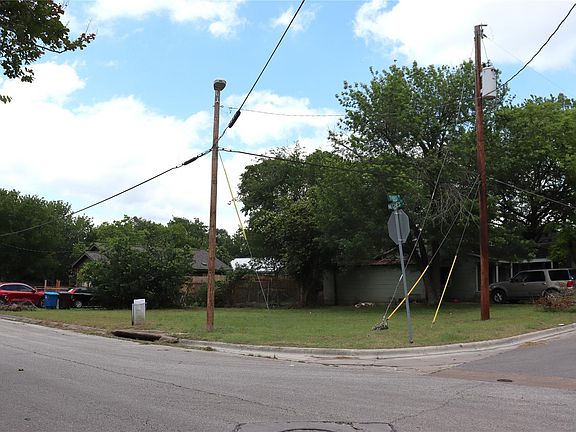 5th image of Neches St