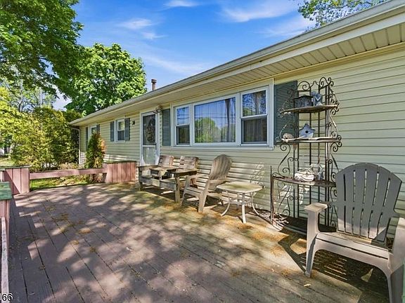 5th image of 38 Clark Dr