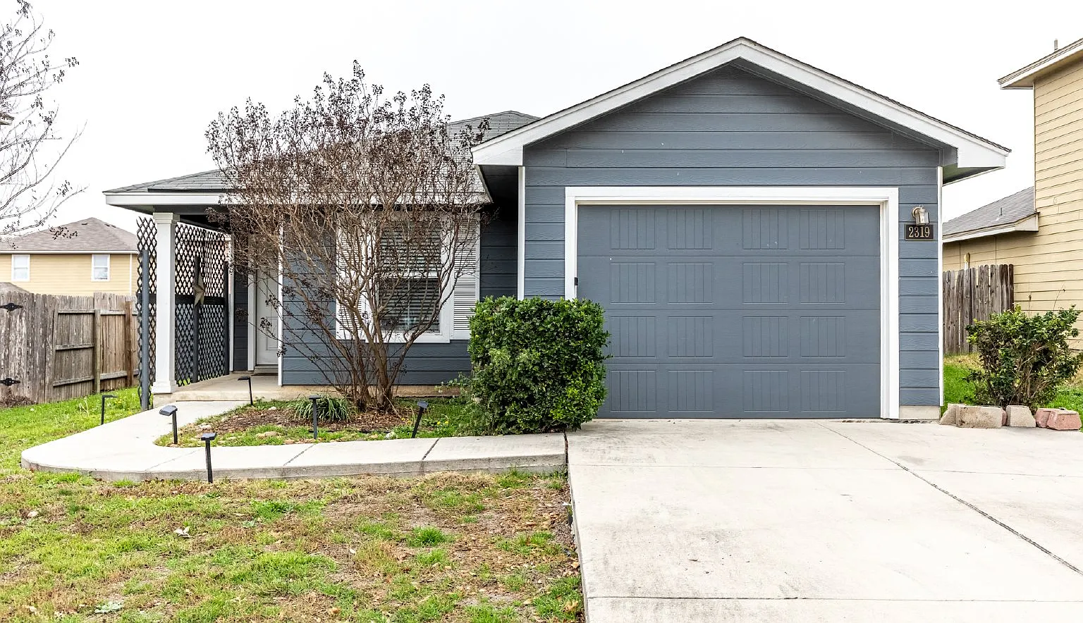 2 bed, 1.0 bath, 968 sqft, $1,350 — Photo 1