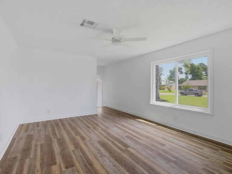 708 Alabama St — Photo 8