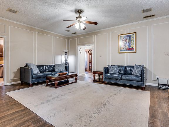 3rd image of 722 Corinthian Pl