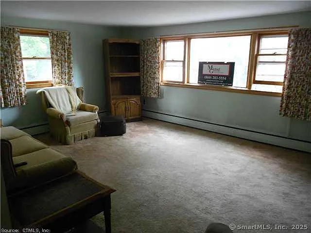 3 bed, 1.0 bath, 1100 sqft, $2,395 — Photo 3