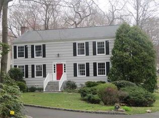 67 Lockwood Ln, Riverside, CT 06878