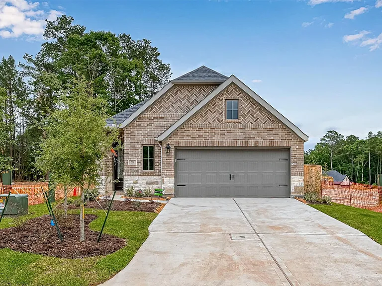 308 Mullins Ct — Photo 4