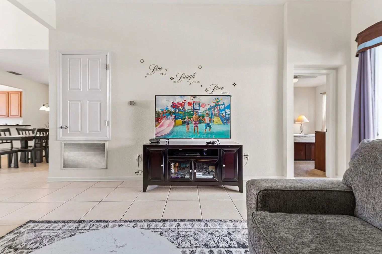 5 bed, 5.0 bath, 2346 sqft, $5,176 — Photo 3