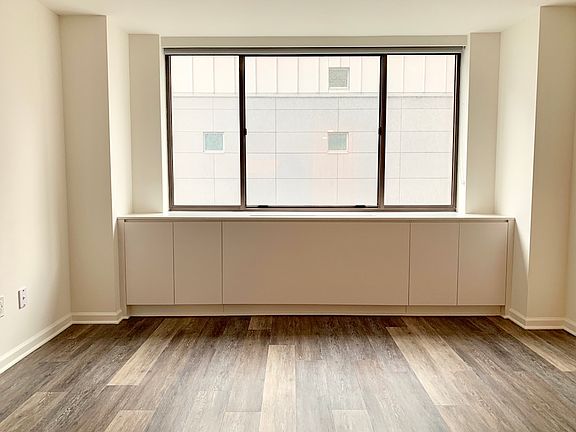 4th image of 520 W 43rd St APT 8d