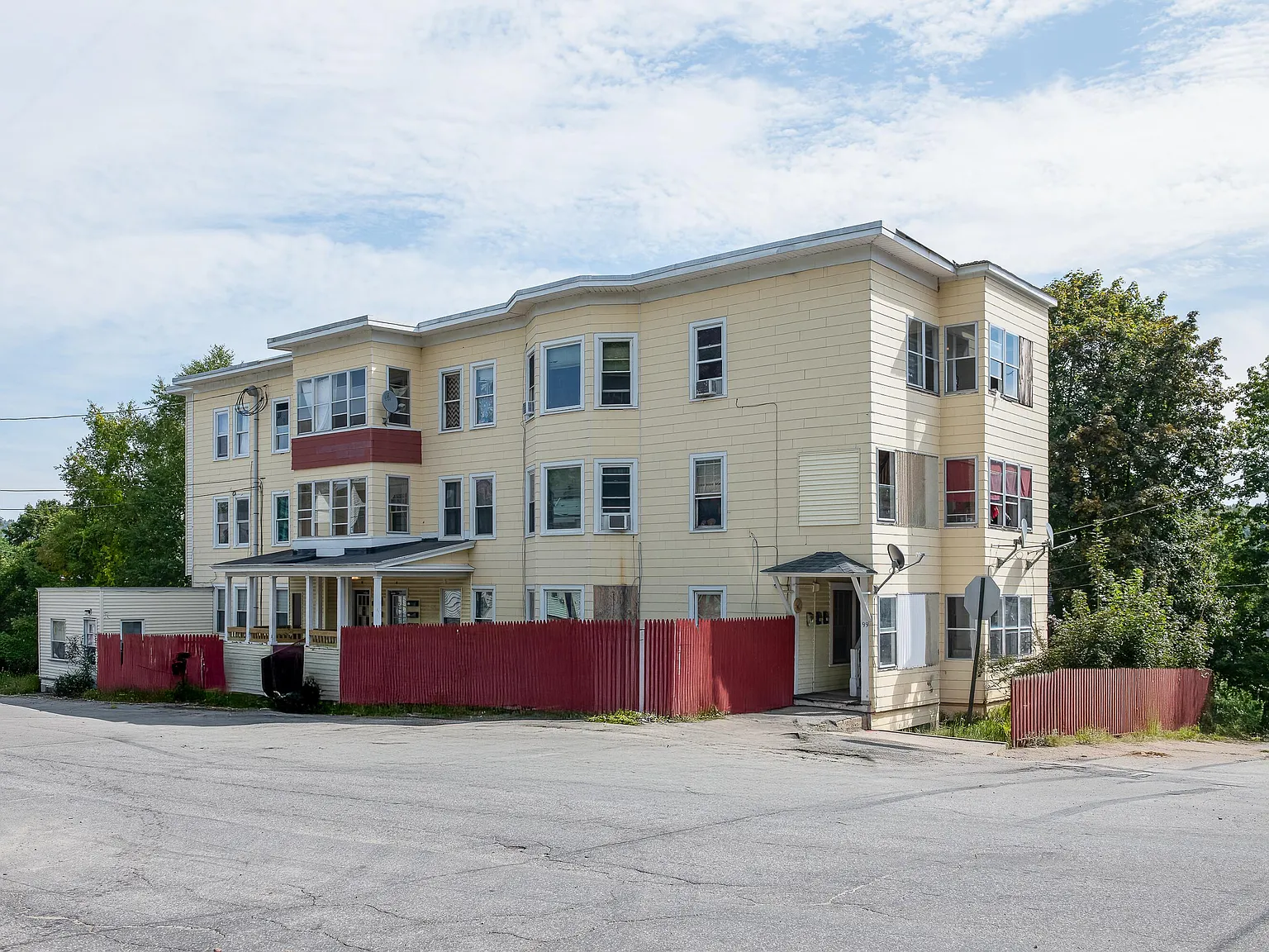 2 bed, $1,050 — Photo 1