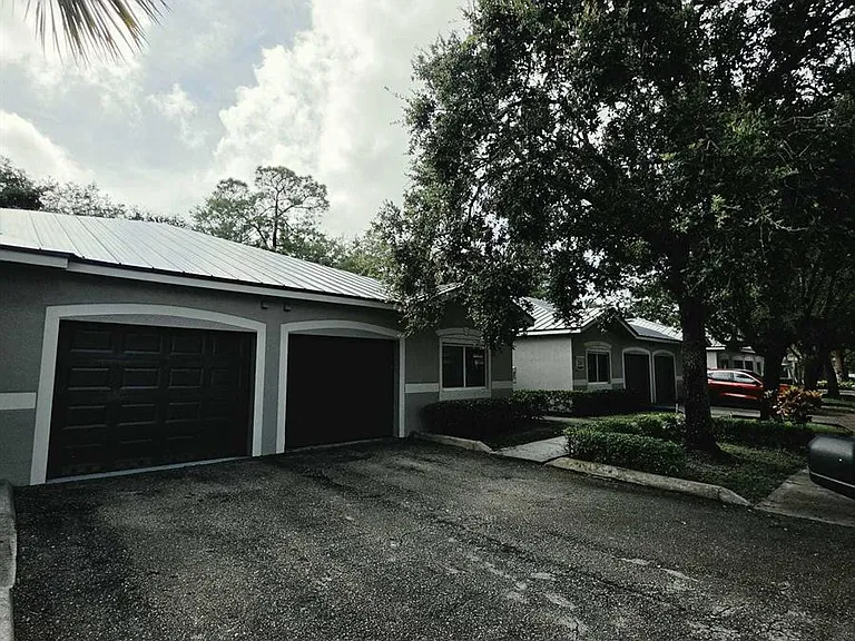 260 Crestwood Cir #12 — Photo 2