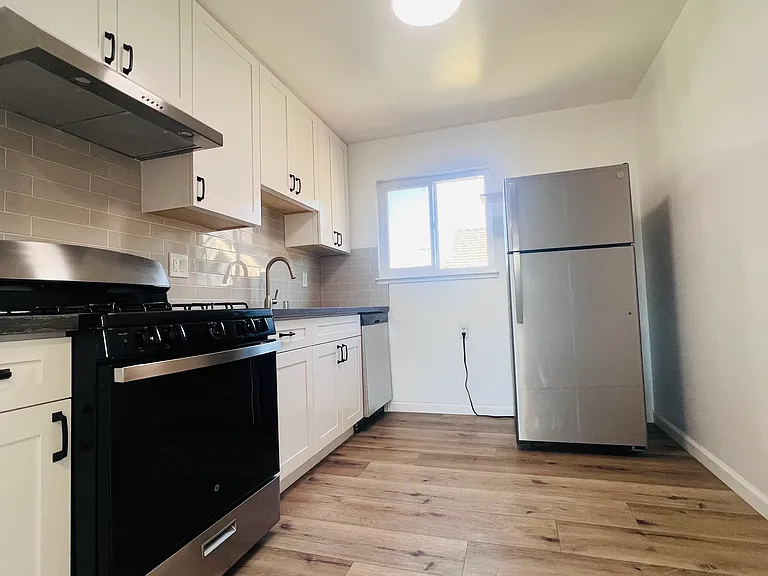 674 Lincoln St #4 — Photo 4