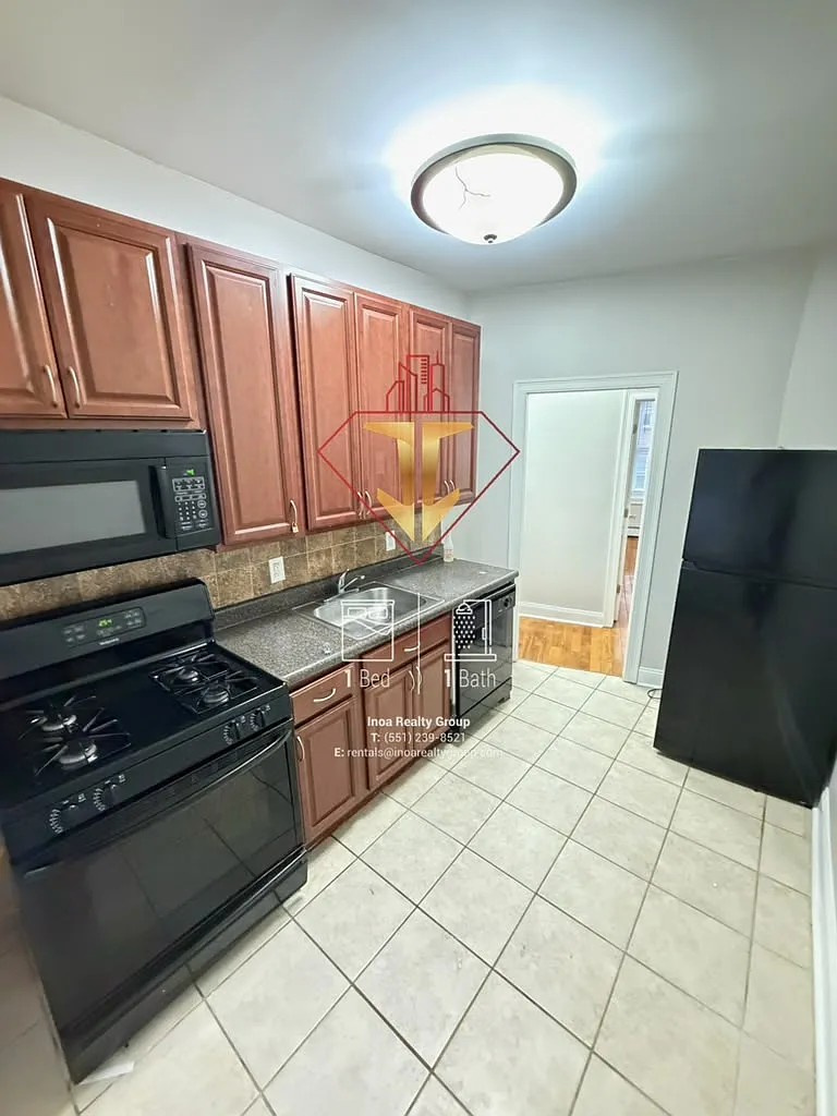 1 bed, 900 sqft, $1,795 — Photo 3