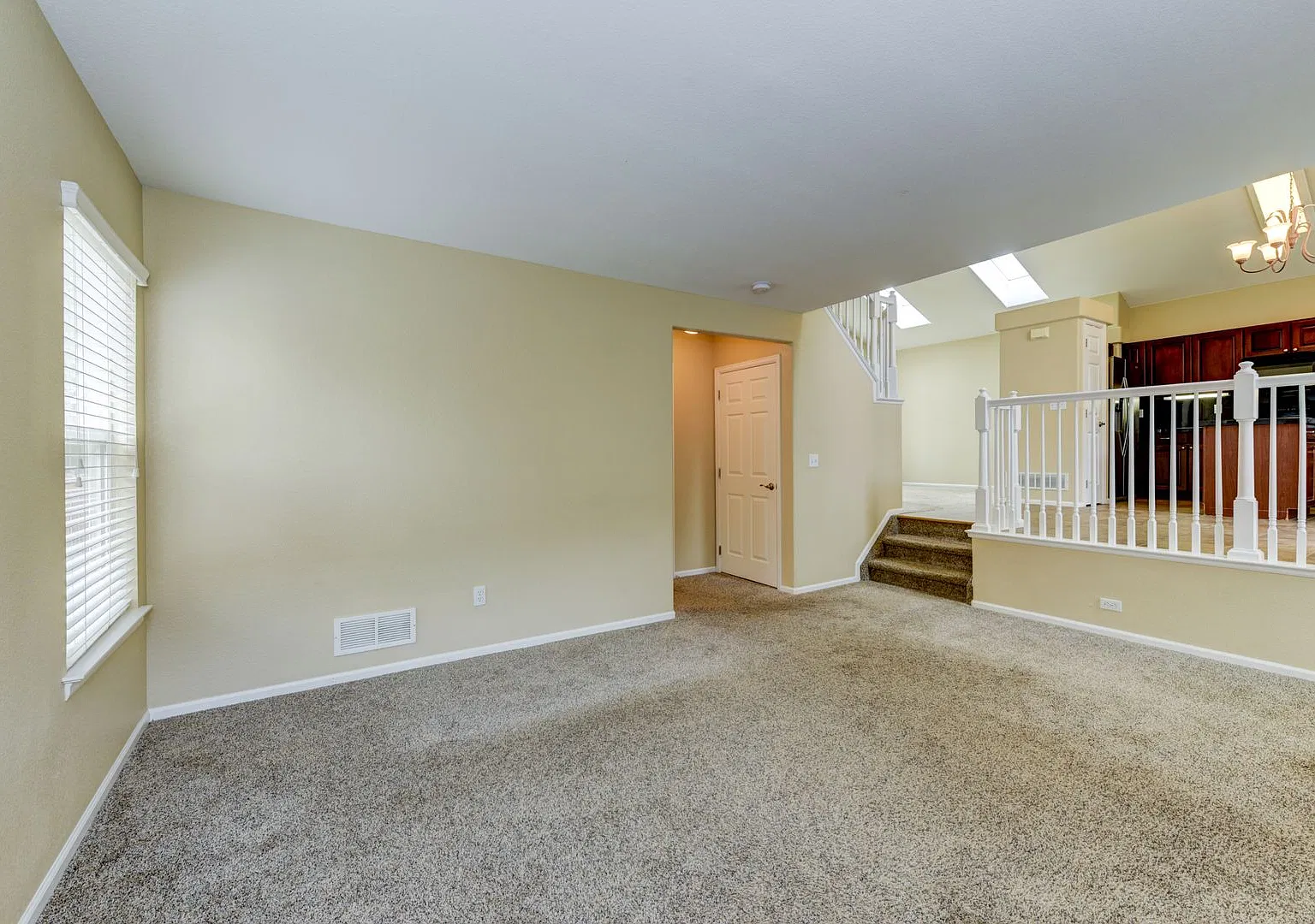 Beautifully Updated 3-Bed Home in Arapahoe Ridge Prime Location Near Lake & Downtown — Photo 3