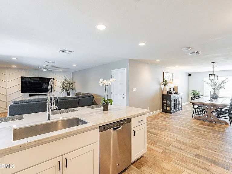 2033 E Harvard Dr — Photo 7