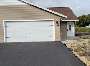 208 4th Ave S, Raymond, MN 56282