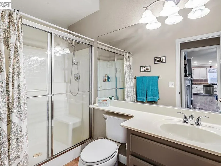 828 Hollowbrook Dr — Photo 13