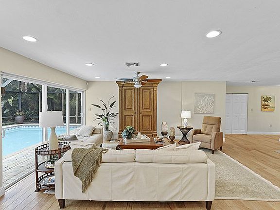 4th image of 675 Harbour Dr