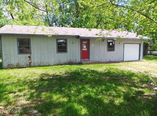 222 8th St, Washburn, MO 65772
