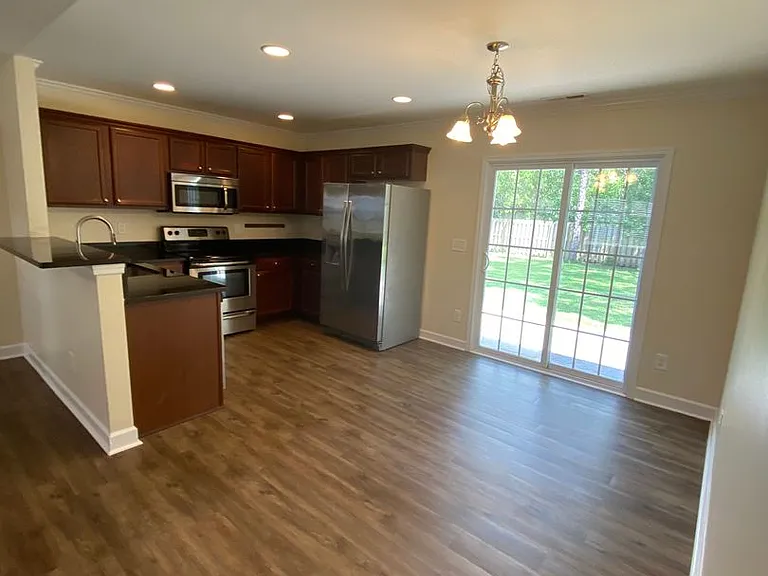 404 Ridgeway Dr — Photo 5
