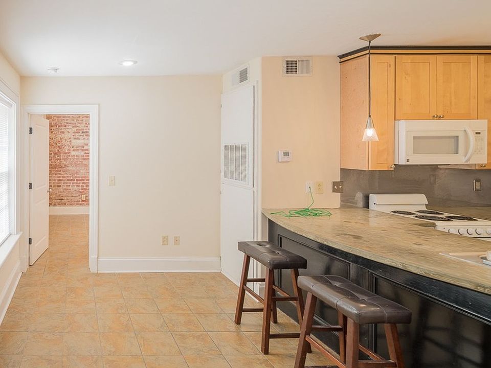 1st image of 513 University Dr APT 6