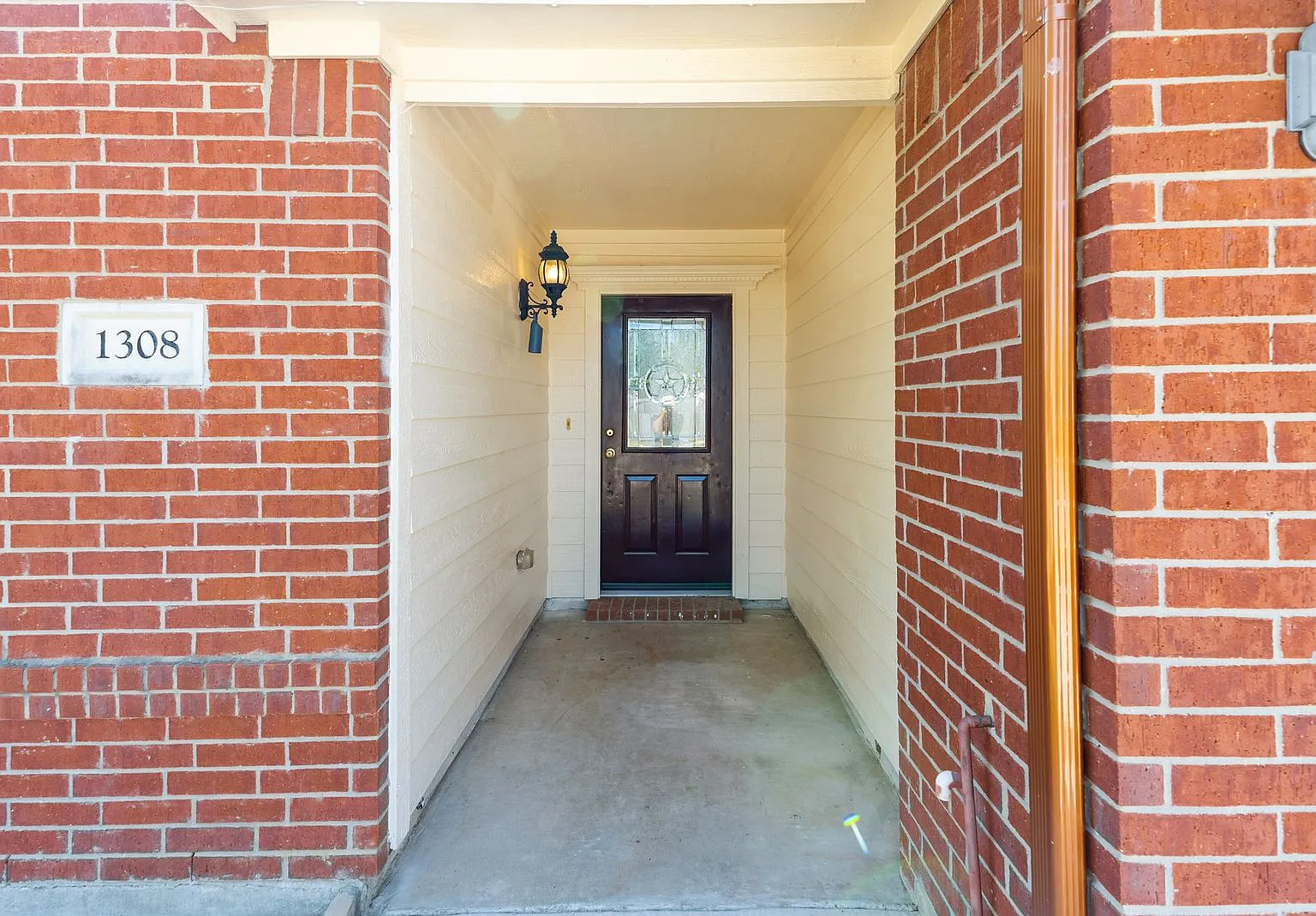 3 bed, 1402 sqft, $1,700 — Photo 2