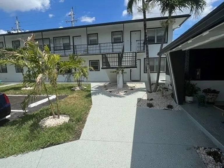 1737 Liberty St — Photo 4