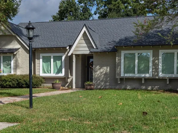 8226 Schaffer Ln, Houston, TX 77070
