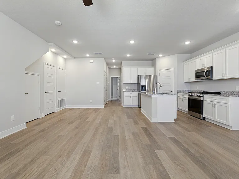 7126 Magnolia Vlg #101 — Photo 7